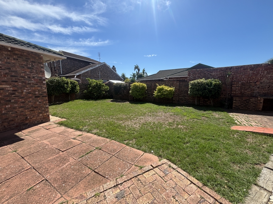 2 Bedroom Property for Sale in Summerstrand Eastern Cape